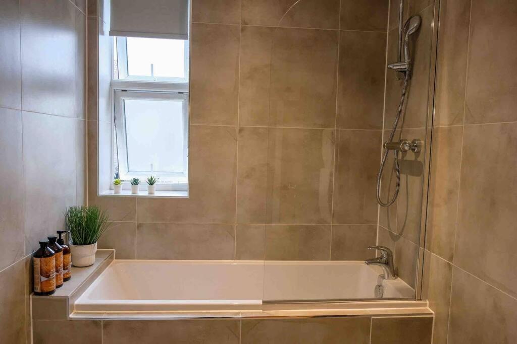 Garden Of Eden 1 Bedroom Flat In Fishponds Bristol Kültér fotó