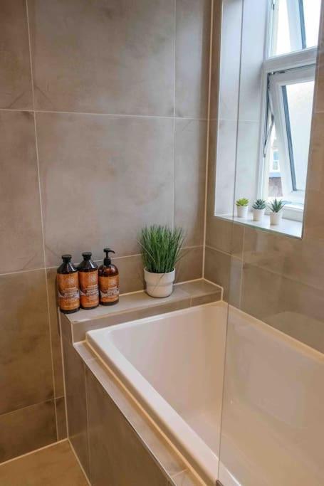 Garden Of Eden 1 Bedroom Flat In Fishponds Bristol Kültér fotó