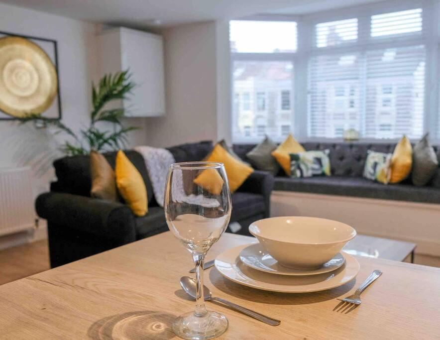 Garden Of Eden 1 Bedroom Flat In Fishponds Bristol Kültér fotó